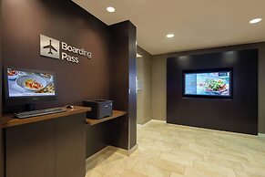 Courtyard by Marriott Grand Rapids Airport