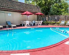 Rodeway Inn Auburn Hills - Detroit