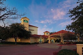 La Quinta Inn & Suites by Wyndham Dallas Arlington South
