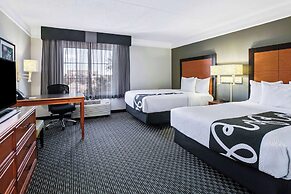 La Quinta Inn & Suites by Wyndham Dallas Arlington South