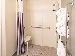 La Quinta Inn & Suites by Wyndham Fort Worth City View