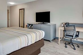 Country Inn & Suites by Radisson, Grand Rapids Airport, MI