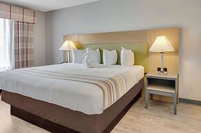 Country Inn & Suites by Radisson, Grand Rapids Airport, MI