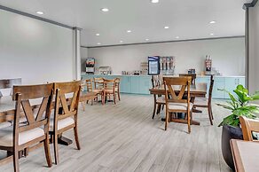 Country Inn & Suites by Radisson, Grand Rapids Airport, MI