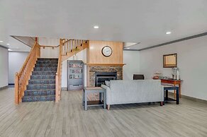 Country Inn & Suites by Radisson, Grand Rapids Airport, MI