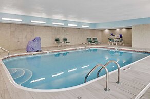 Country Inn & Suites by Radisson, Grand Rapids Airport, MI