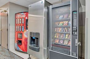 Country Inn & Suites by Radisson, Grand Rapids Airport, MI