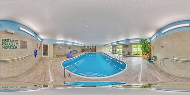 Country Inn & Suites by Radisson, Grand Rapids Airport, MI