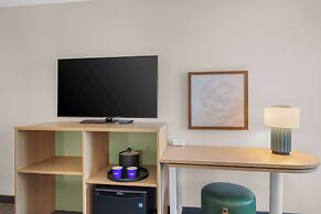 Spark by Hilton Bakersfield Central