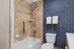 Spark by Hilton Bakersfield Central