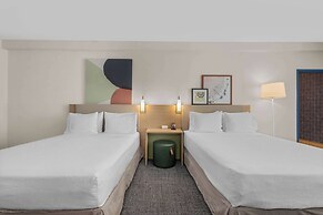 Spark by Hilton Bakersfield Central