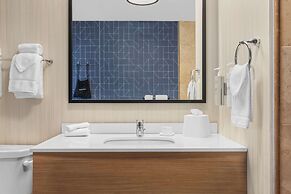 Spark by Hilton Bakersfield Central