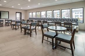 Holiday Inn Express and Suites Leesburg Historic District by IHG