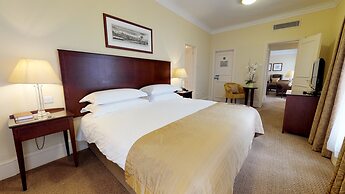 Macdonald Burlington Hotel