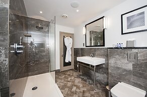 Macdonald Burlington Hotel