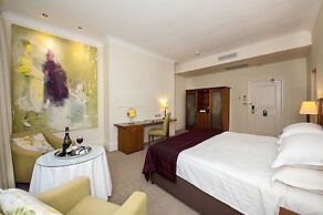 Macdonald Burlington Hotel