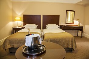 Macdonald Burlington Hotel