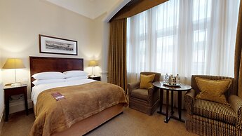 Macdonald Burlington Hotel