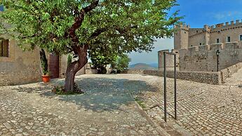 Castello Orsini Hotel