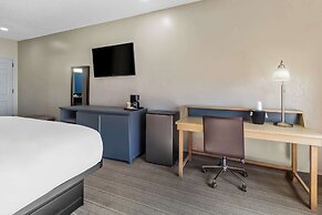 Sonesta Essential IAH Airport JFK Boulevard