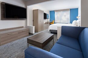 Holiday Inn Express and Suites Vineland Millville by IHG