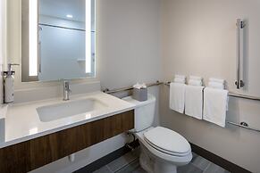 Holiday Inn Express and Suites Vineland Millville by IHG