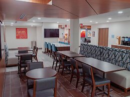 Holiday Inn Express and Suites Vineland Millville by IHG