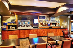 Holiday Inn Express and Suites Vineland Millville by IHG