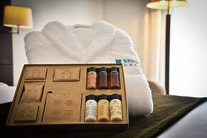 Senator Parque Central Hotel