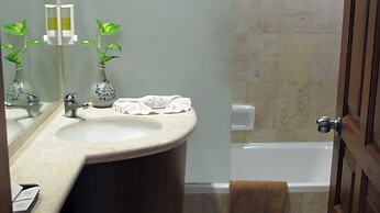 Club Bali Family Suites @Legian Beach