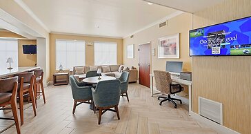 Best Western Plus Hannaford Inn & Suites