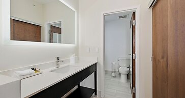 Best Western Plus Hannaford Inn & Suites