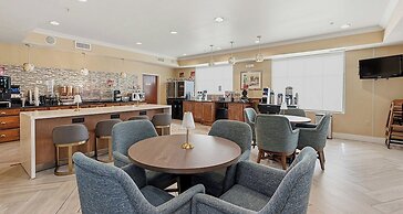 Best Western Plus Hannaford Inn & Suites