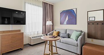 Best Western Plus Hannaford Inn & Suites