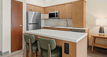 Best Western Plus Hannaford Inn & Suites