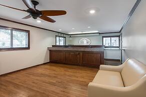 Suburban Studios Lakeland North I-4