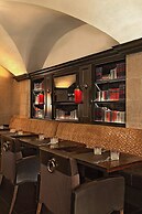 The College Green Hotel Dublin, Autograph Collection