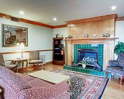 Econo Lodge & Suites