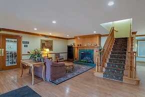 Econo Lodge & Suites