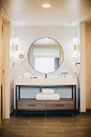 The Chattanoogan Hotel, Curio Collection by Hilton