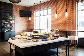 The Chattanoogan Hotel, Curio Collection by Hilton