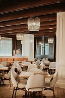 The Chattanoogan Hotel, Curio Collection by Hilton