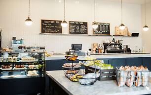 The Chattanoogan Hotel, Curio Collection by Hilton