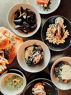 The Chattanoogan Hotel, Curio Collection by Hilton