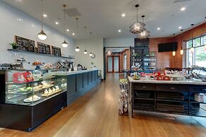 The Chattanoogan Hotel, Curio Collection by Hilton