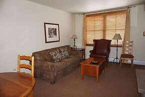 Zephyr Mountain Lodge