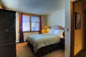 Zephyr Mountain Lodge