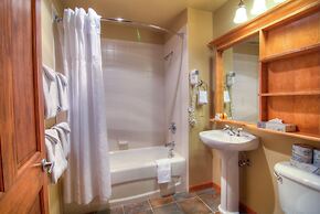 Zephyr Mountain Lodge