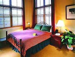 Zephyr Mountain Lodge