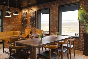 Aiden by Best Western Newark Airport